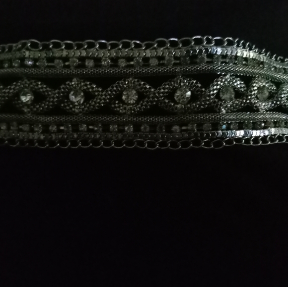 Gorgeous crystal rhinstonrmesh stamens Bracelet - Picture 4 of 6